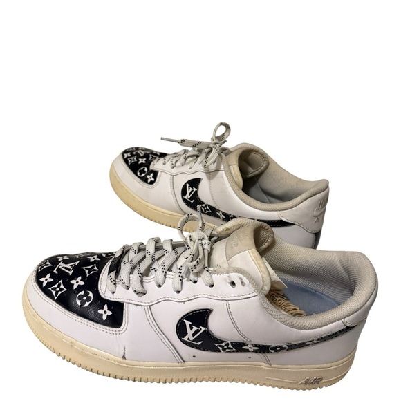 Nike Custom Black and white Sneakers - Picture 7 of 16